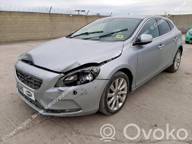 V40 S40, V40  AV617M121