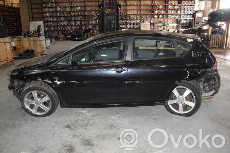 Leon (1P) Leon  1K0953513E