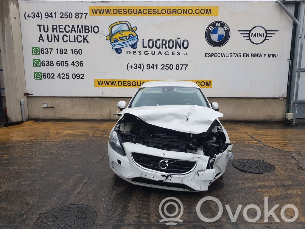 V40 Cross country V40 Cross Country  31418179