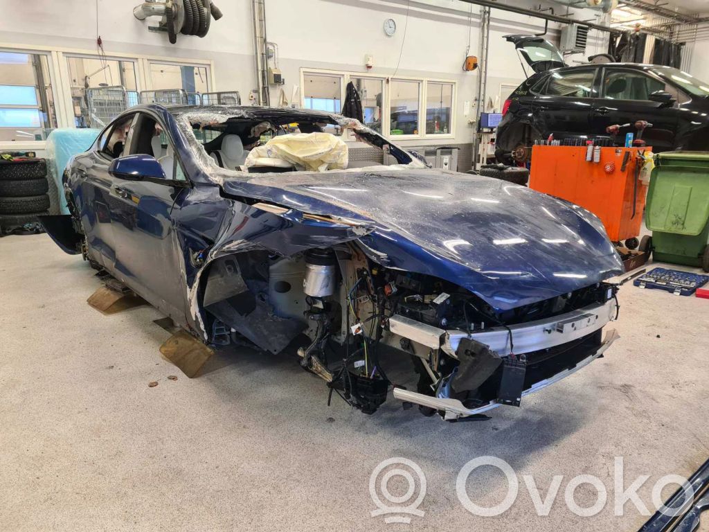 Model S Tesla Model S  161654700A