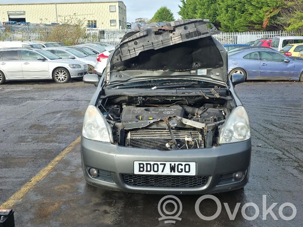 Corolla Verso AR10 Corolla Verso  081900F810