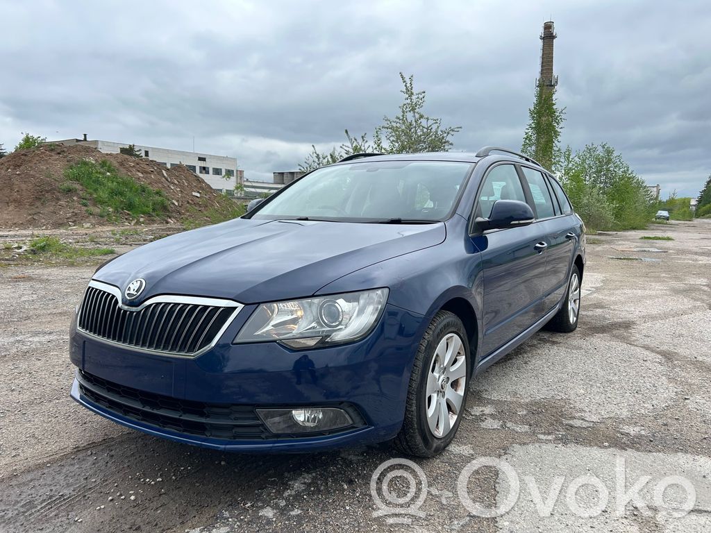 Superb B6 (3T) Superb  3C8035730D