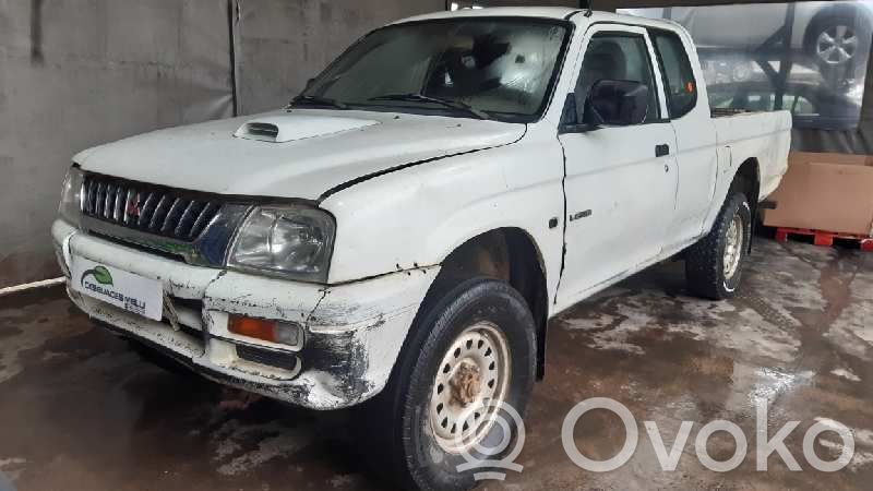 L200 L200, L300, L400 Space Gear  MR117603
