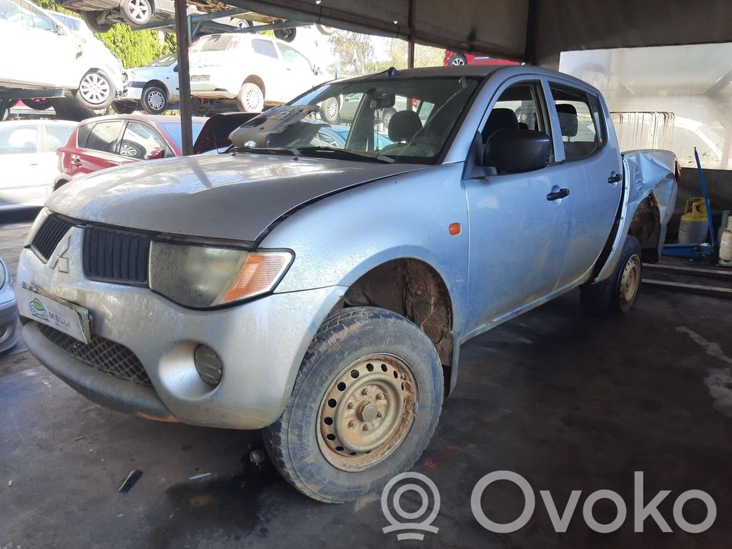 L200 L200, L300, L400 Space Gear  MR992559