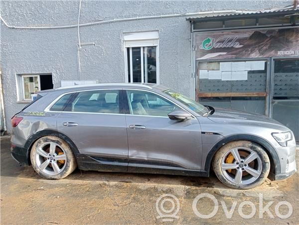 e-tron e-tron  GRIS