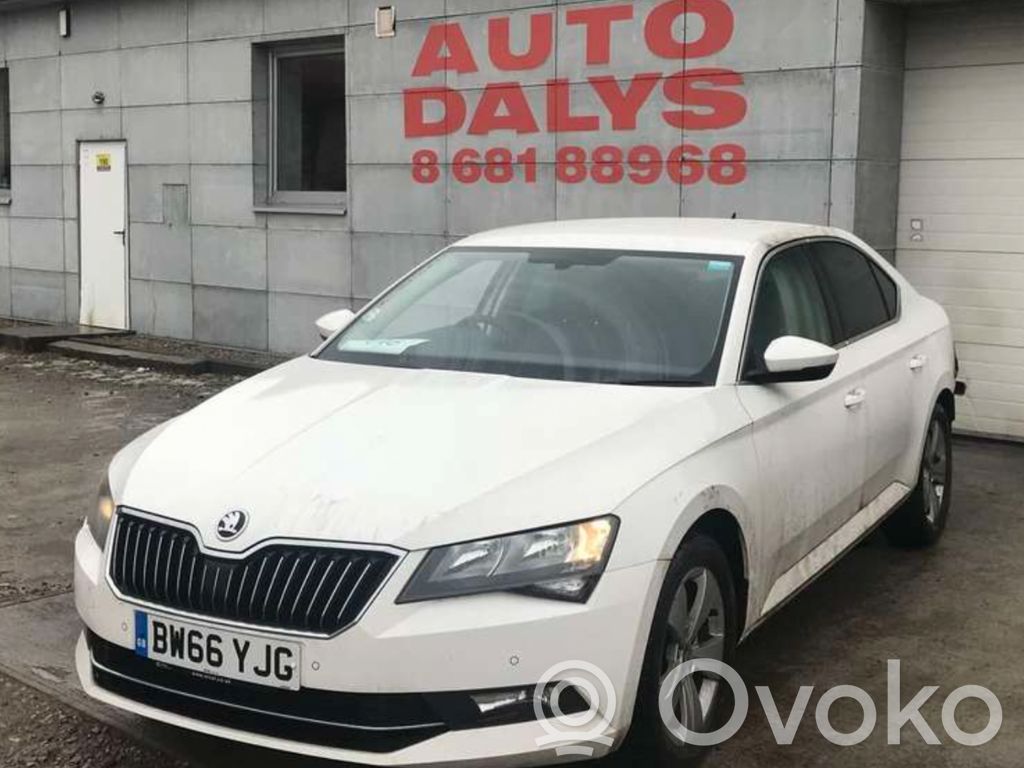 Superb B8 (3V) Superb  5Q0199555T