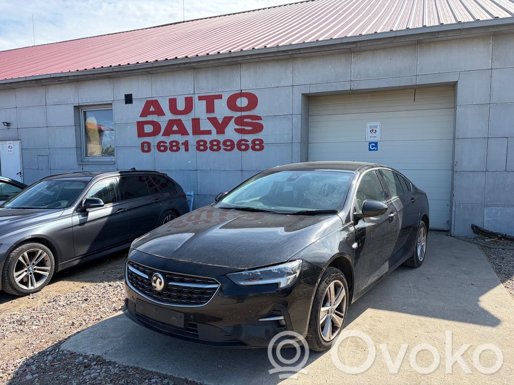 Insignia B Insignia  55516933