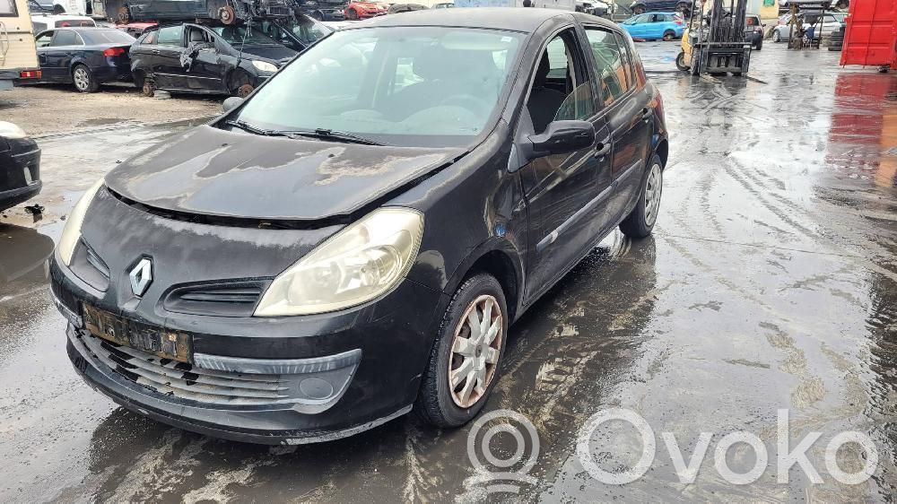 Clio III Clio  8200245578