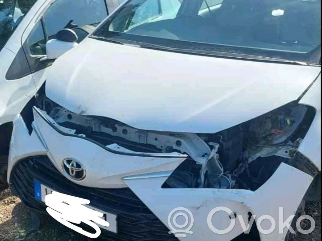 Yaris Yaris  689600W641