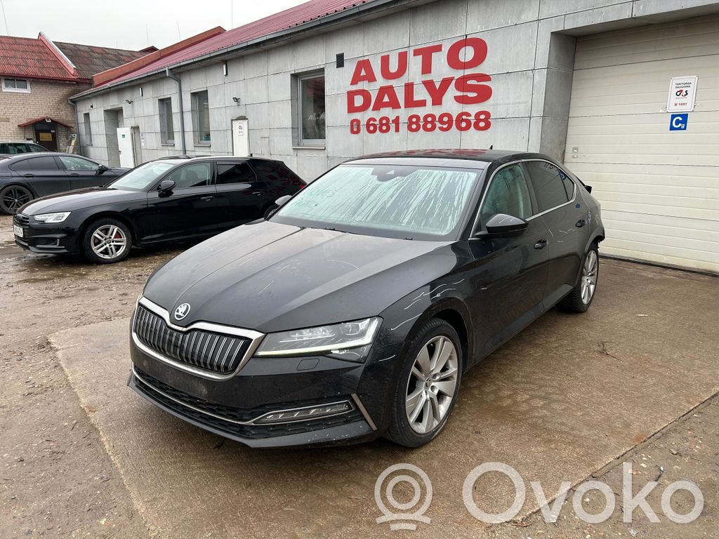 Superb B8 (3V) Superb  04E907309CG