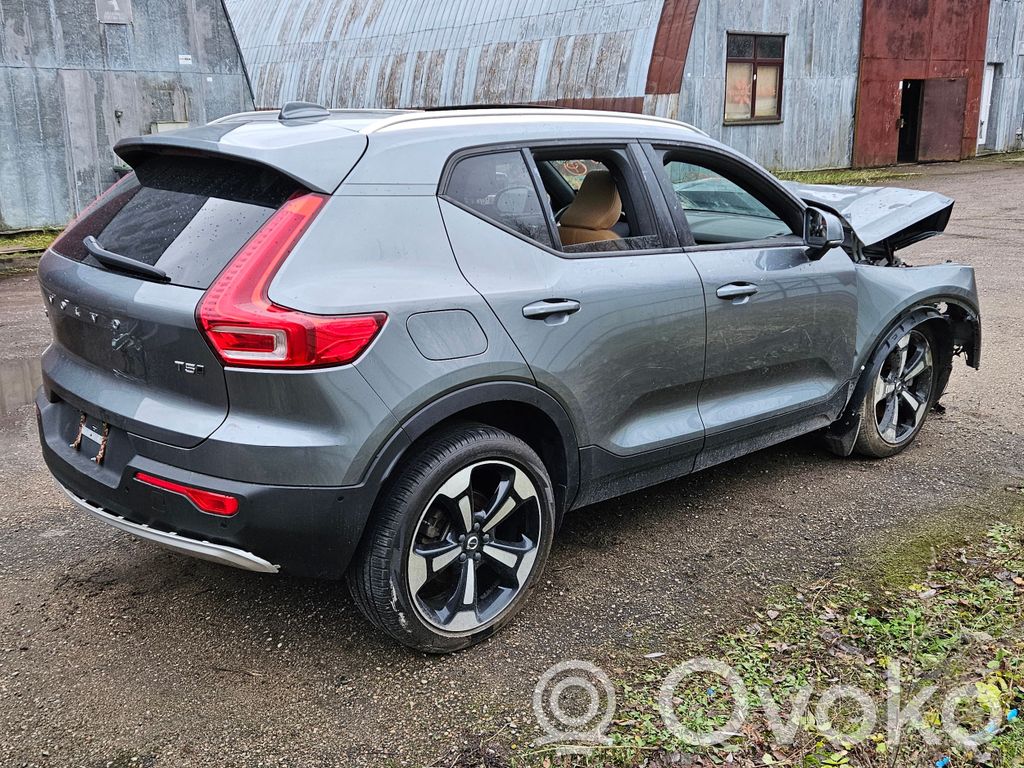 XC40 XC40  B4204T18