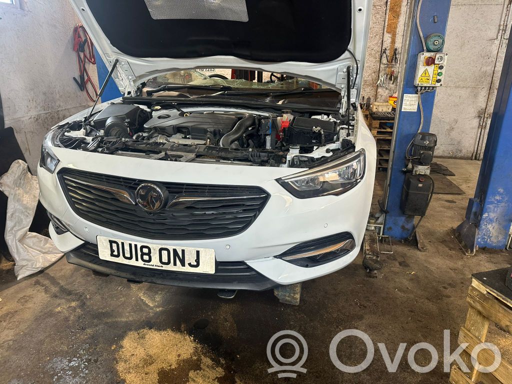 Insignia B Insignia  12680617