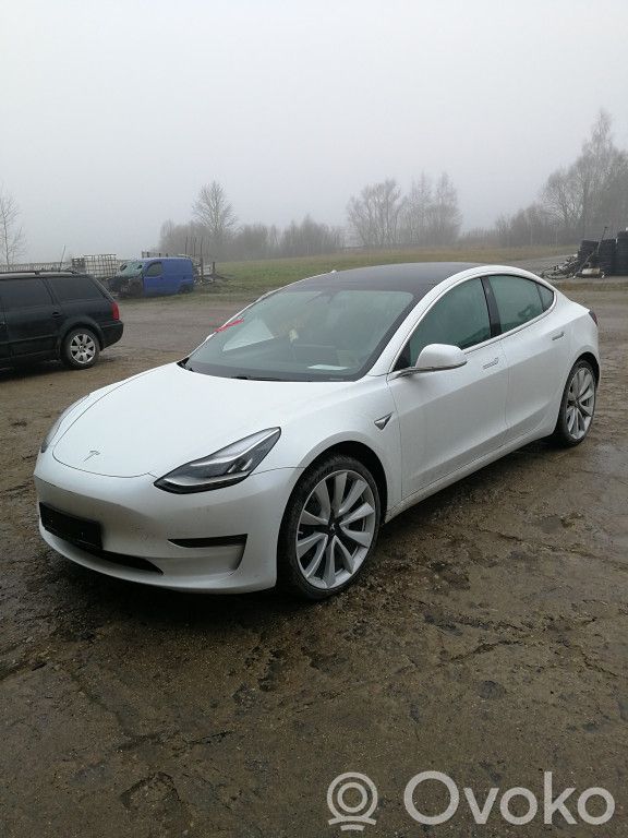 Model 3 Tesla Model 3  108982900D