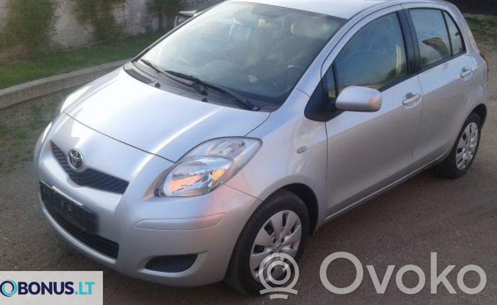 Yaris Yaris  27041156