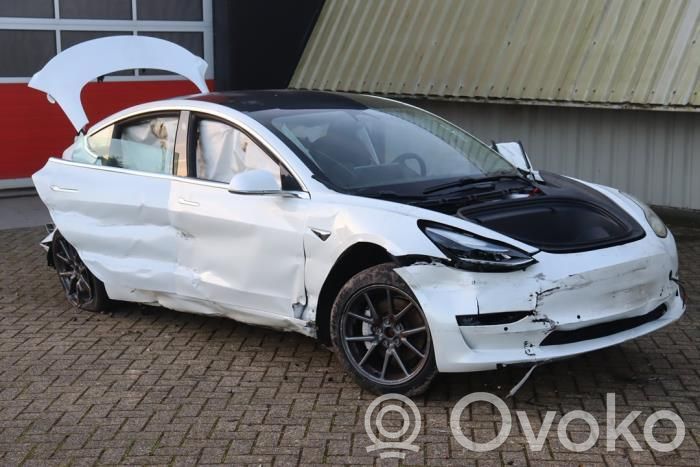 Model 3 Tesla Model 3  109533800D