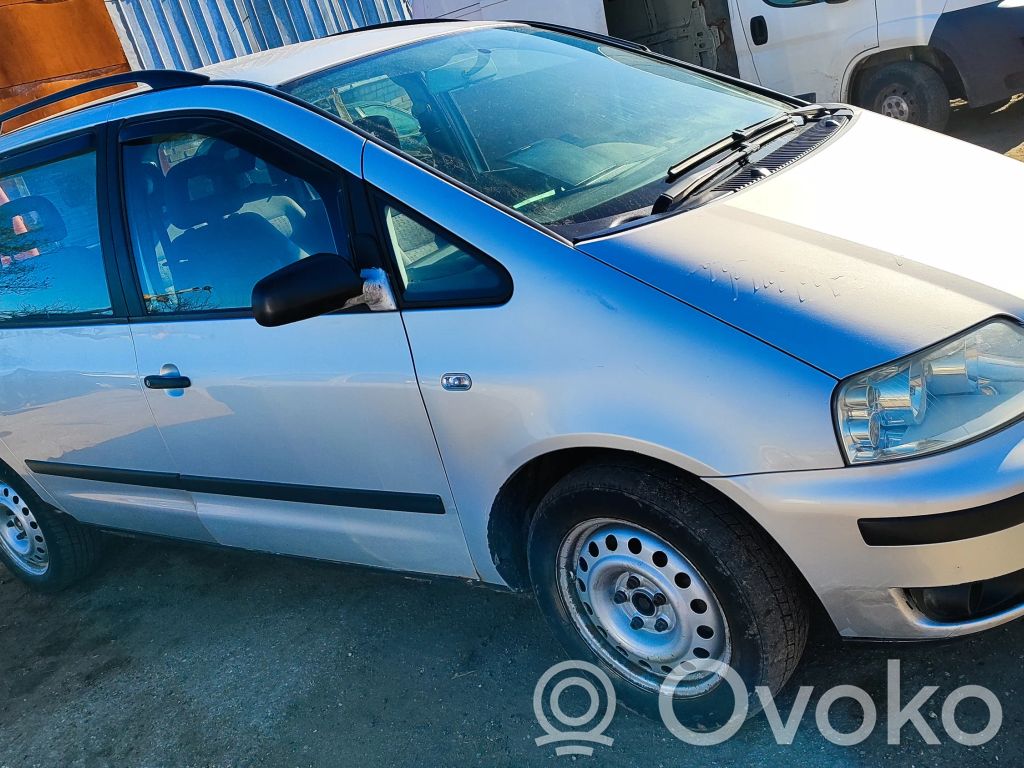 Sharan Sharan  7M0823302