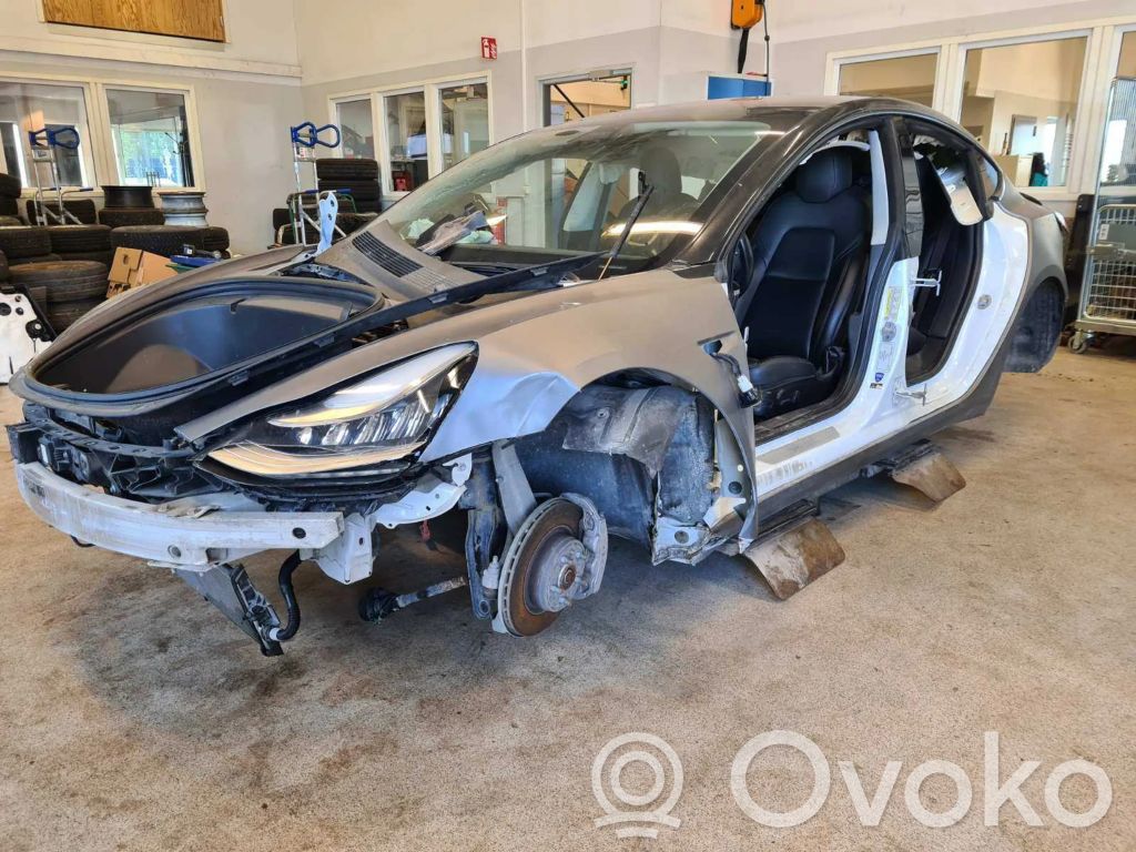 Model 3 Tesla Model 3  107974200A