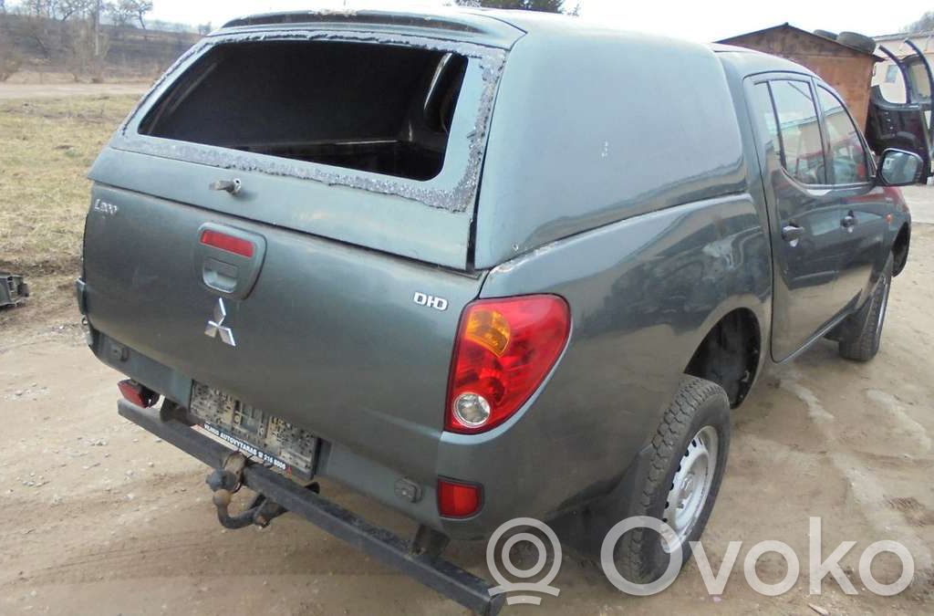 L200 L200, L300, L400 Space Gear  MR992670