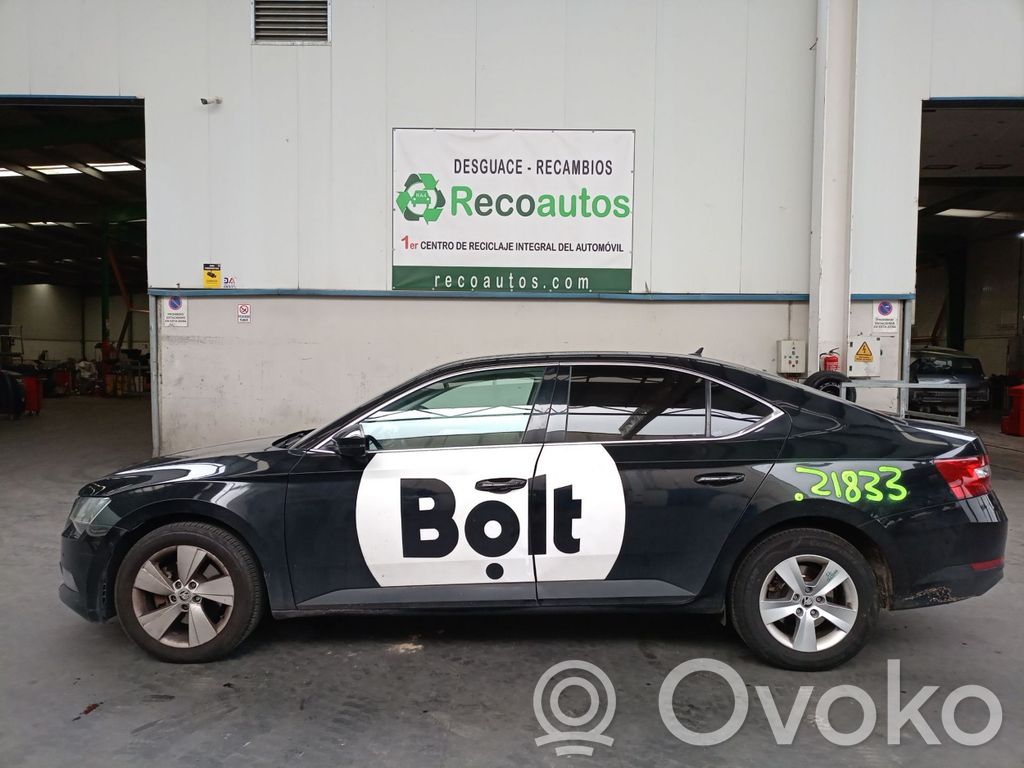 Superb B8 (3V) Superb  3V0885375T