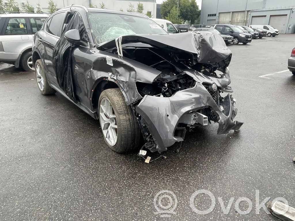 Stelvio Stelvio  A048903