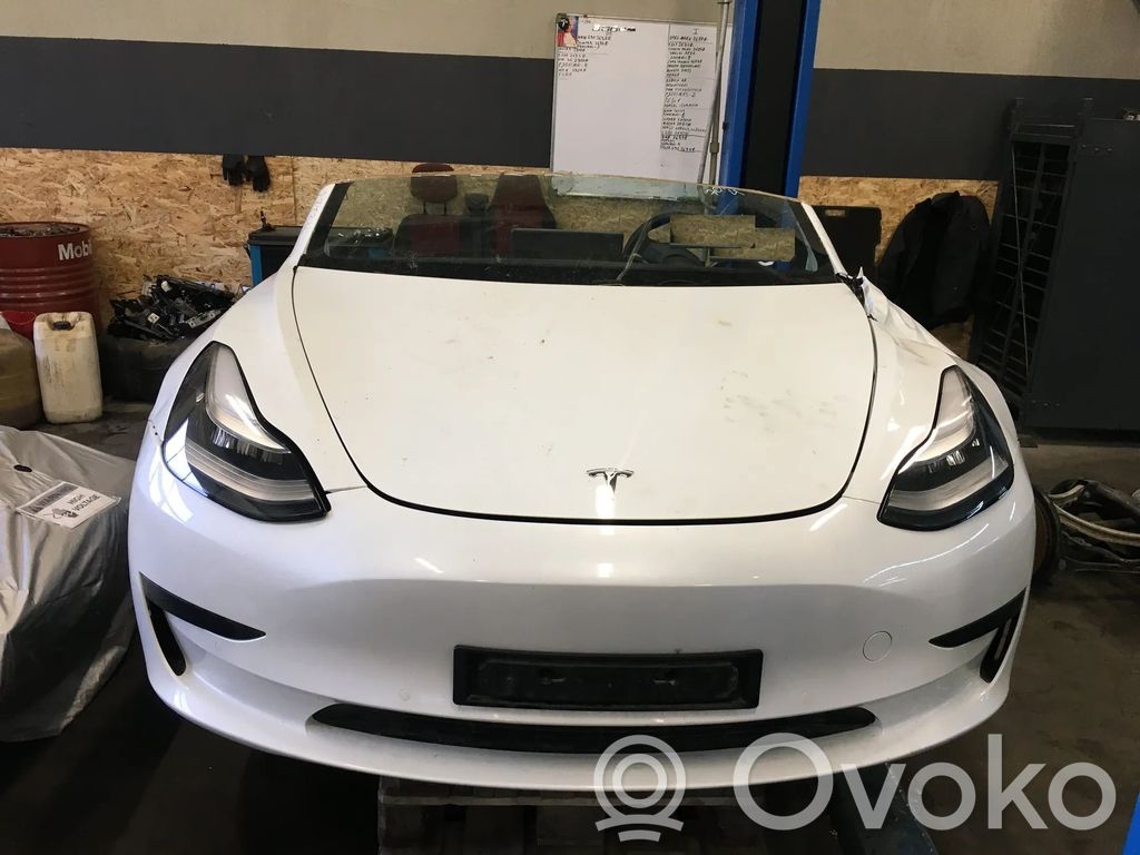Model 3 Tesla Model 3  108793400B