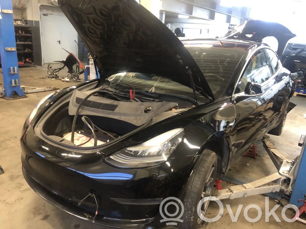 Model 3 Tesla Model 3  112096000E