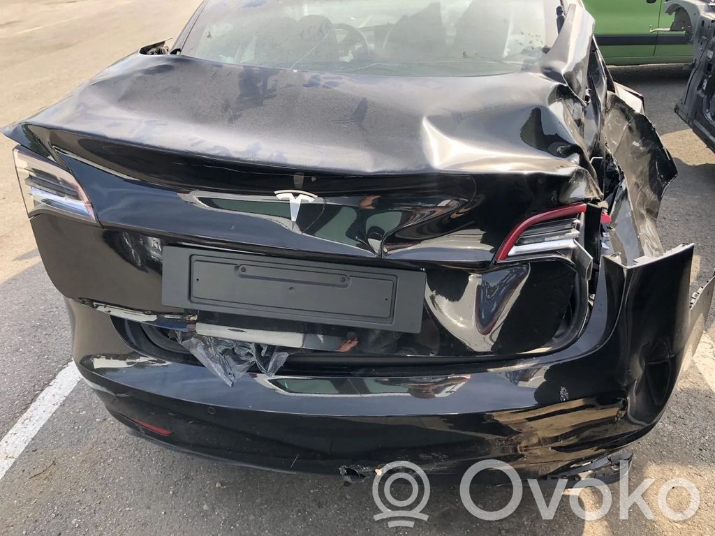 Model 3 Tesla Model 3  106797100D