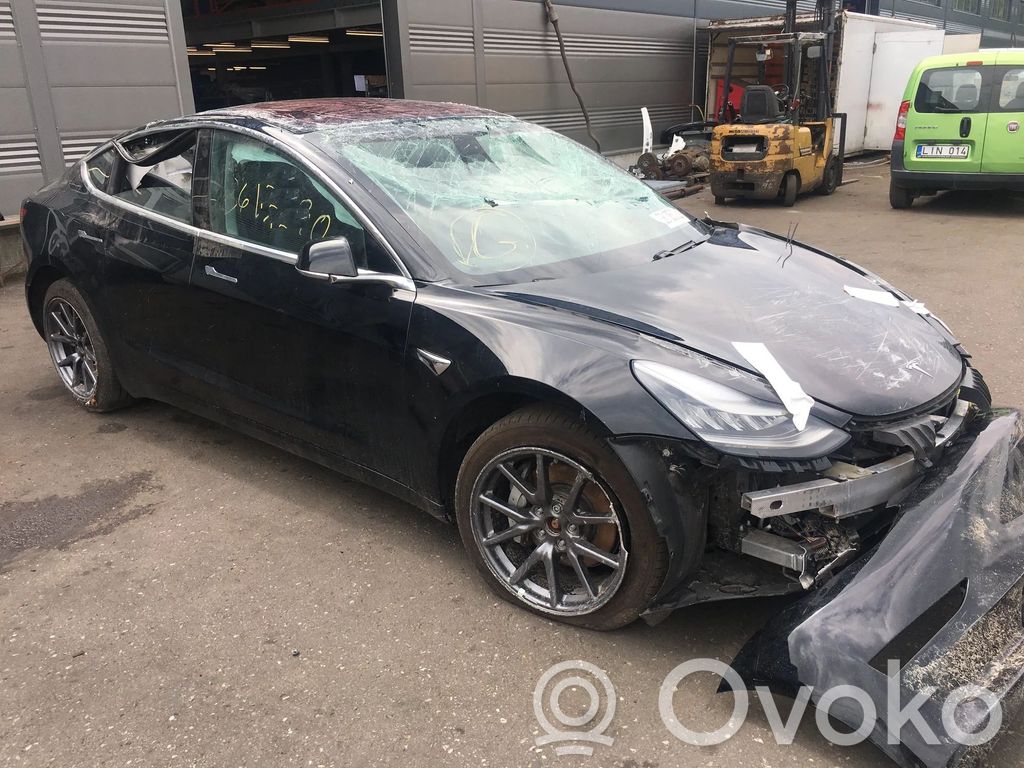 Model 3 Tesla Model 3  E132840