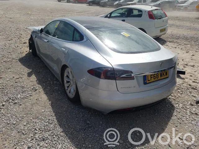Model S Tesla Model S  106218004J