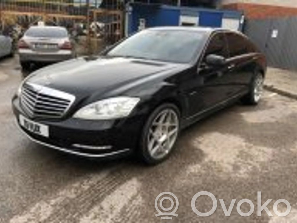 S W221 S-class, AMG (W126, W140, W220, W221, W222)