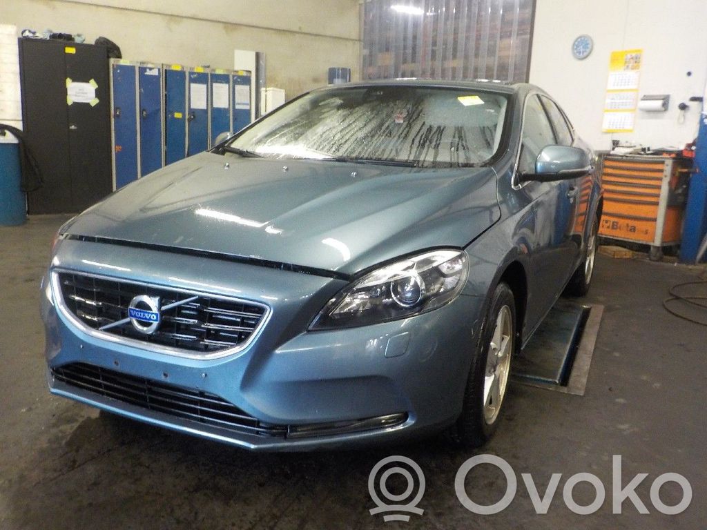 V40 S40, V40  P31360888