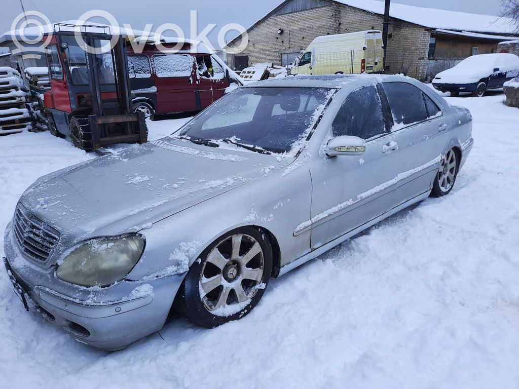 Mercedes-Benz S W220