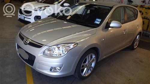 i30 i30  582101H300