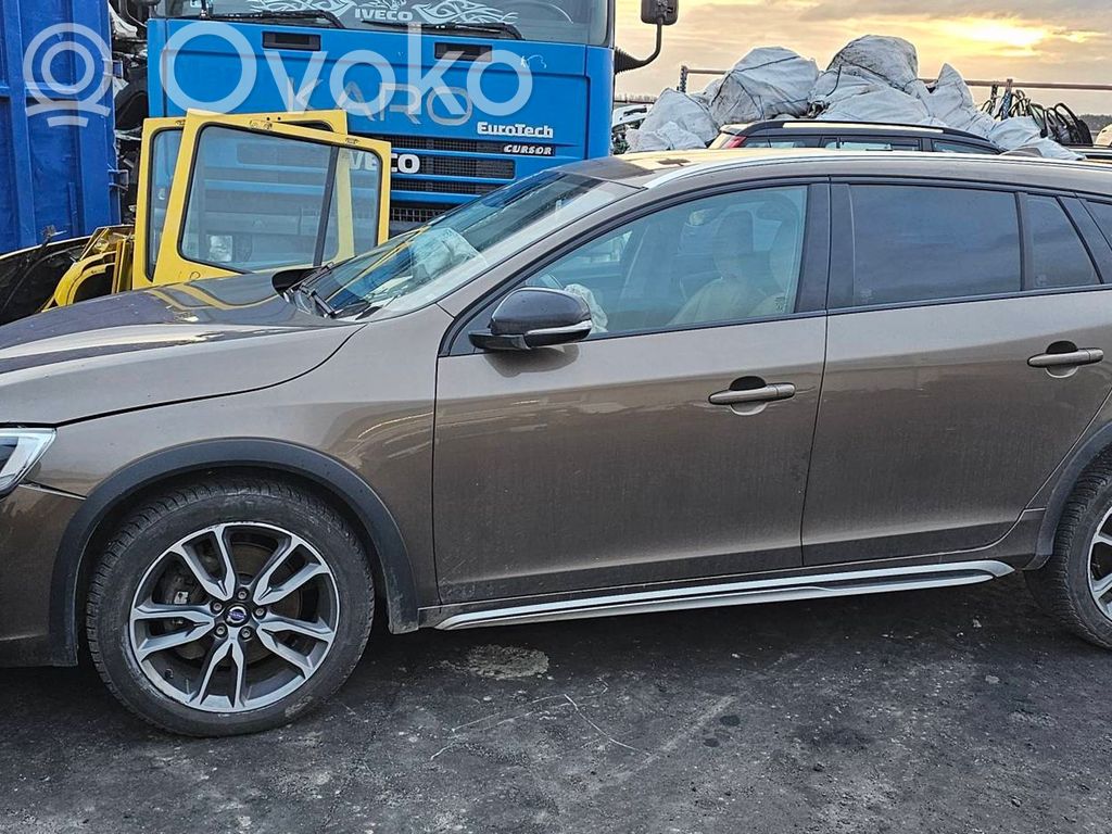 V60 V60, V60 Cross Country  31452623