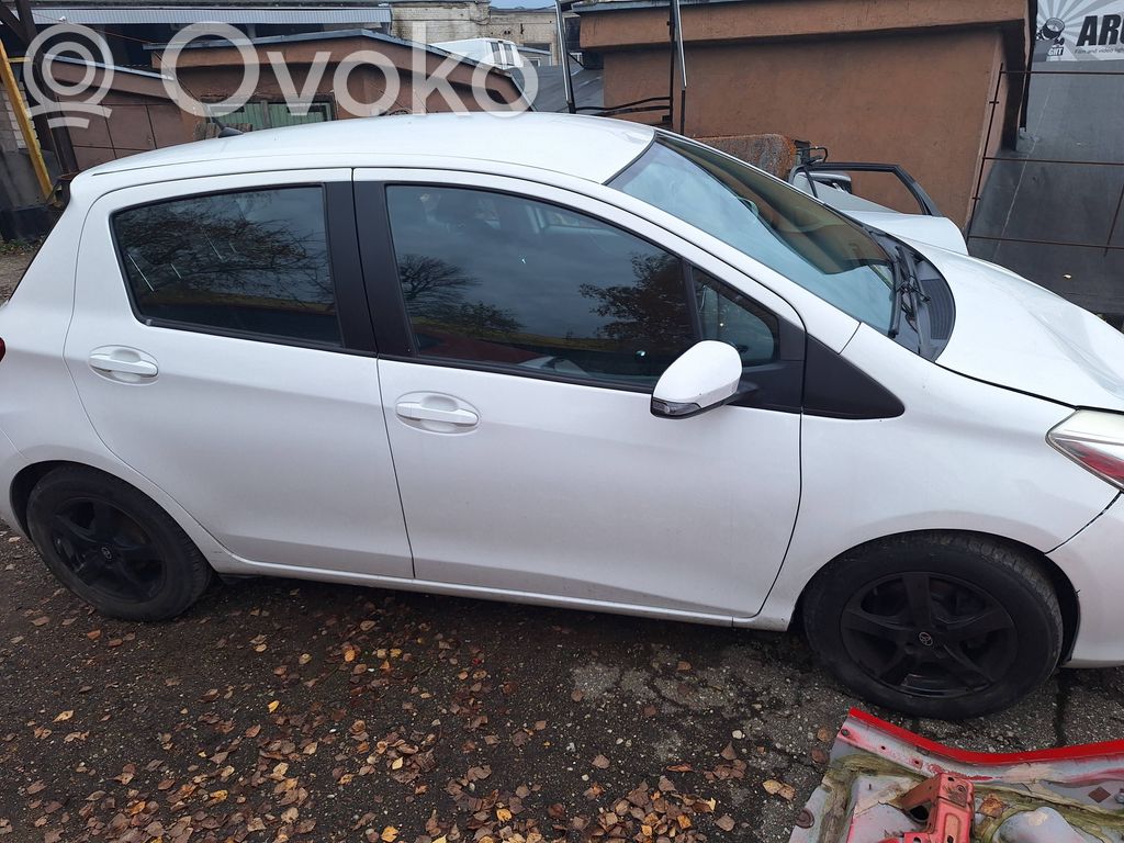 Yaris Yaris  689600W620