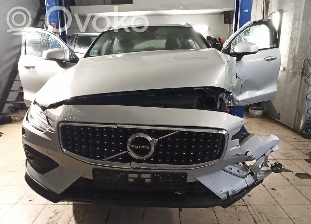 V60 V60, V60 Cross Country  8641466