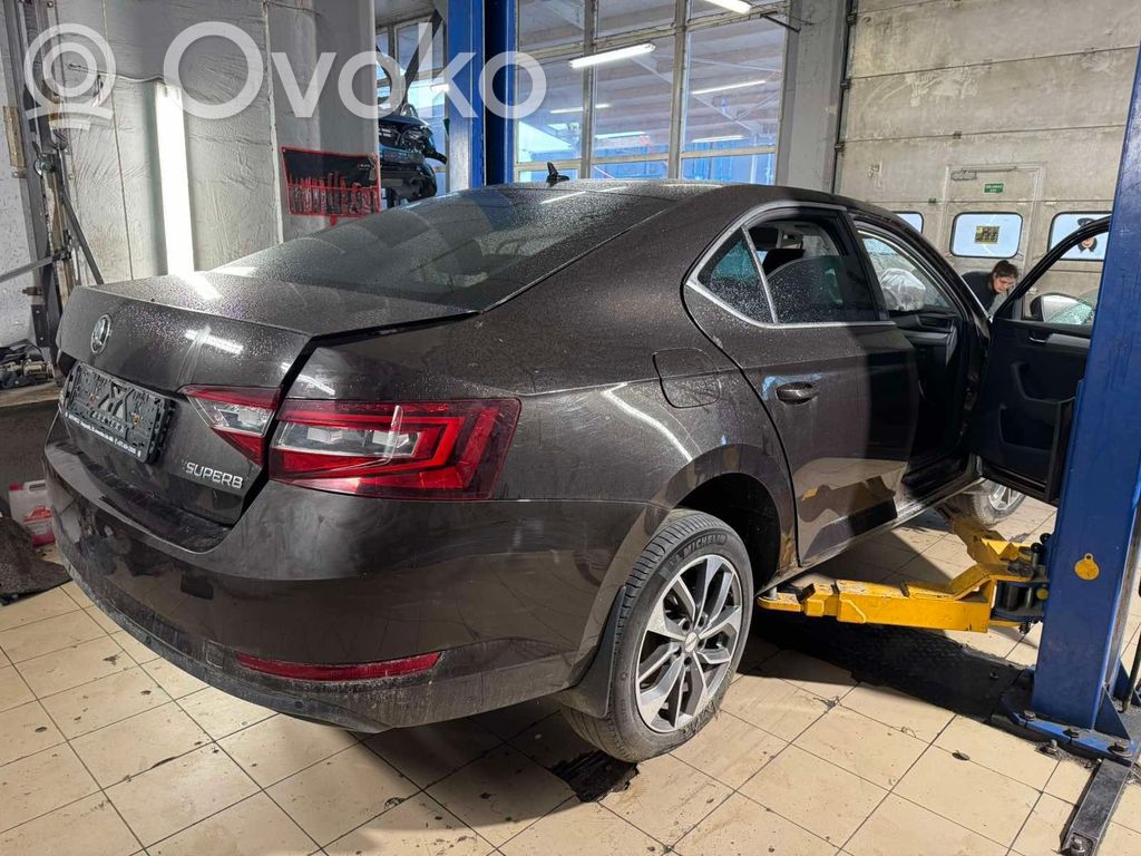 Superb B8 (3V) Superb  04L907805ES