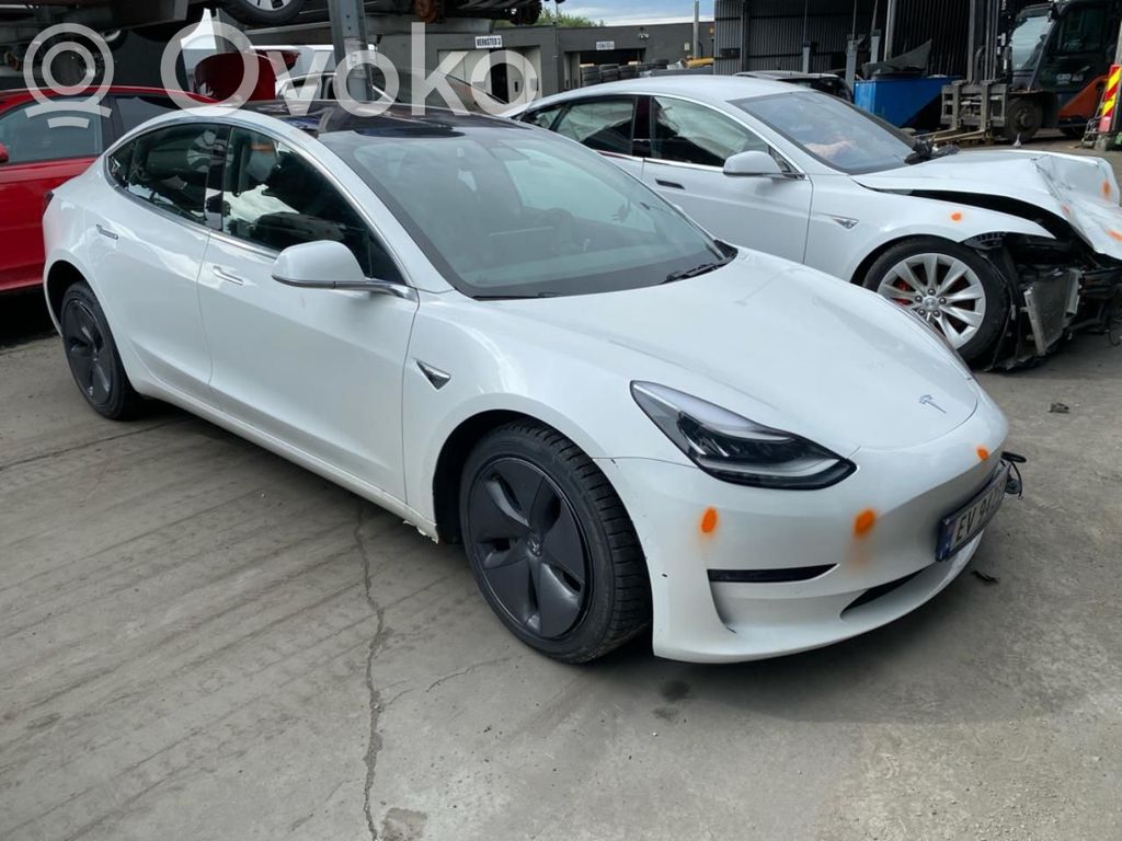 Model 3 Tesla Model 3  104416100D
