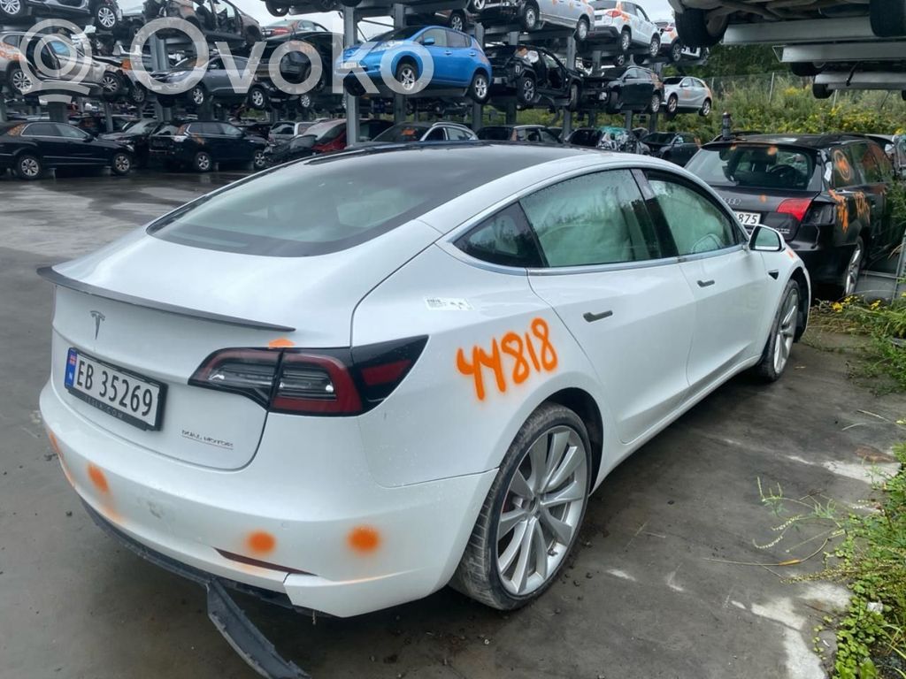 Model 3 Tesla Model 3  104464200D