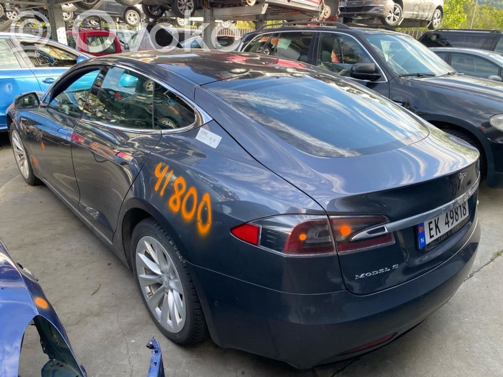 Model S Tesla Model S  103779700D