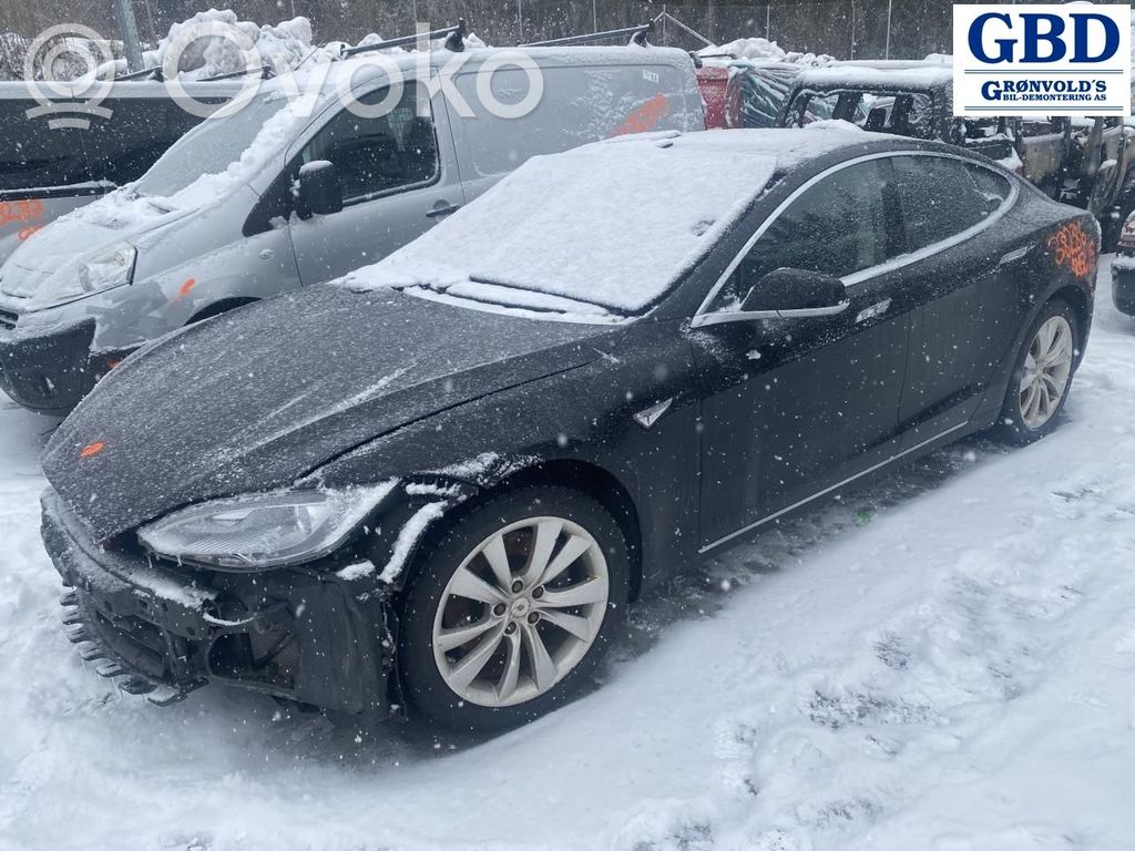 Model S Tesla Model S  104847313A