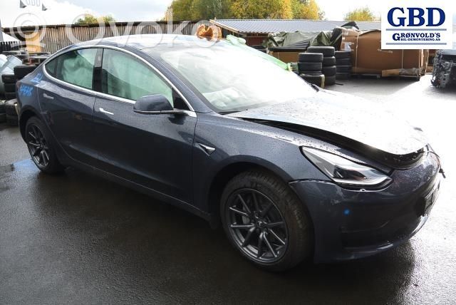 Model 3 Tesla Model 3  111818200K