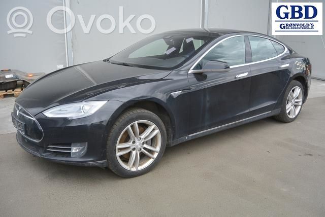 Model S Tesla Model S  104847313A