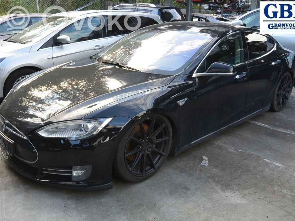 Model S Tesla Model S  102839800F