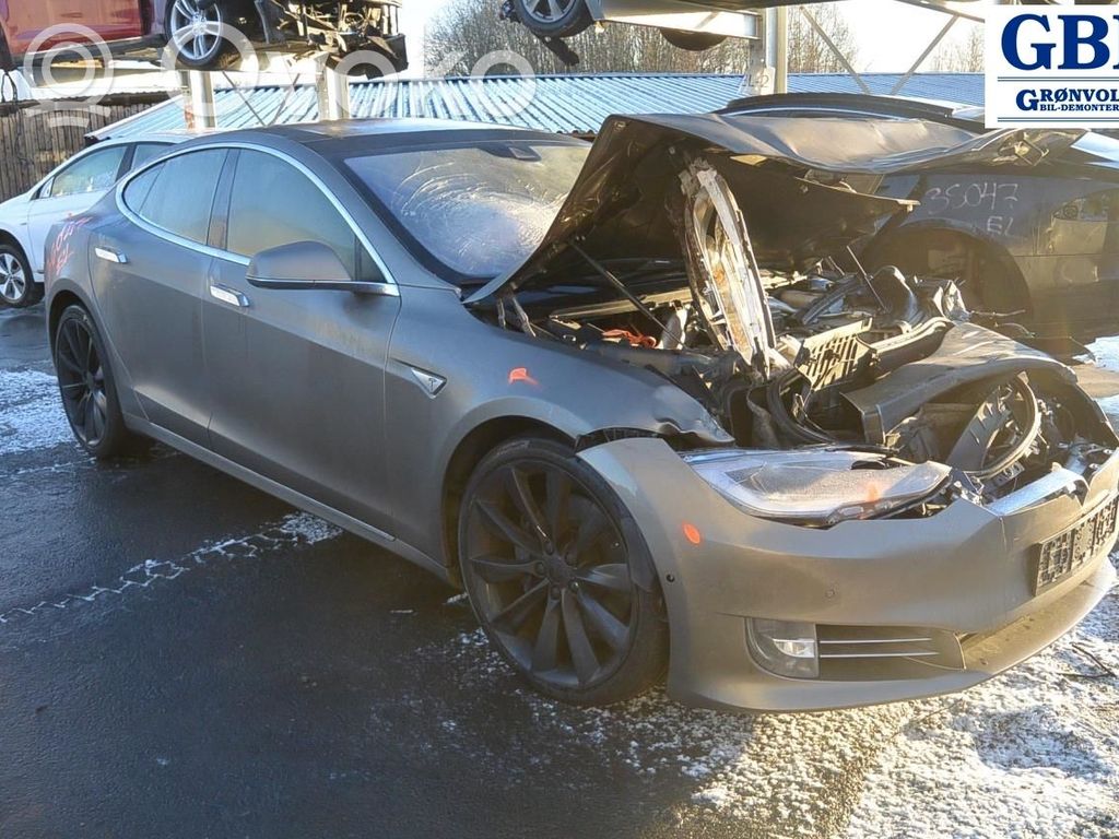 Model S Tesla Model S  104895100B