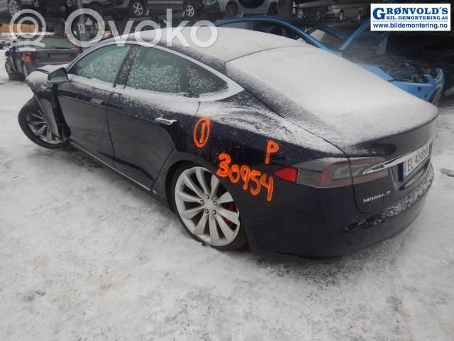 Model S Tesla Model S  100751100A