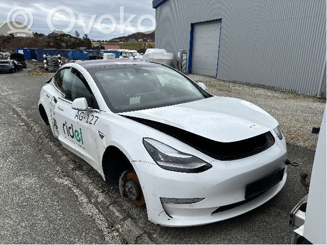 Model 3 Tesla Model 3  104483200B