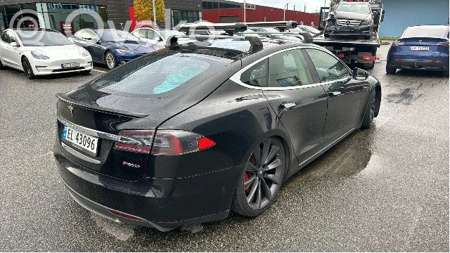 Model S Tesla Model S  103779700B