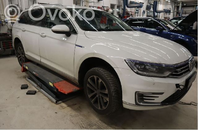 PASSAT B8 Passat  04E100034N