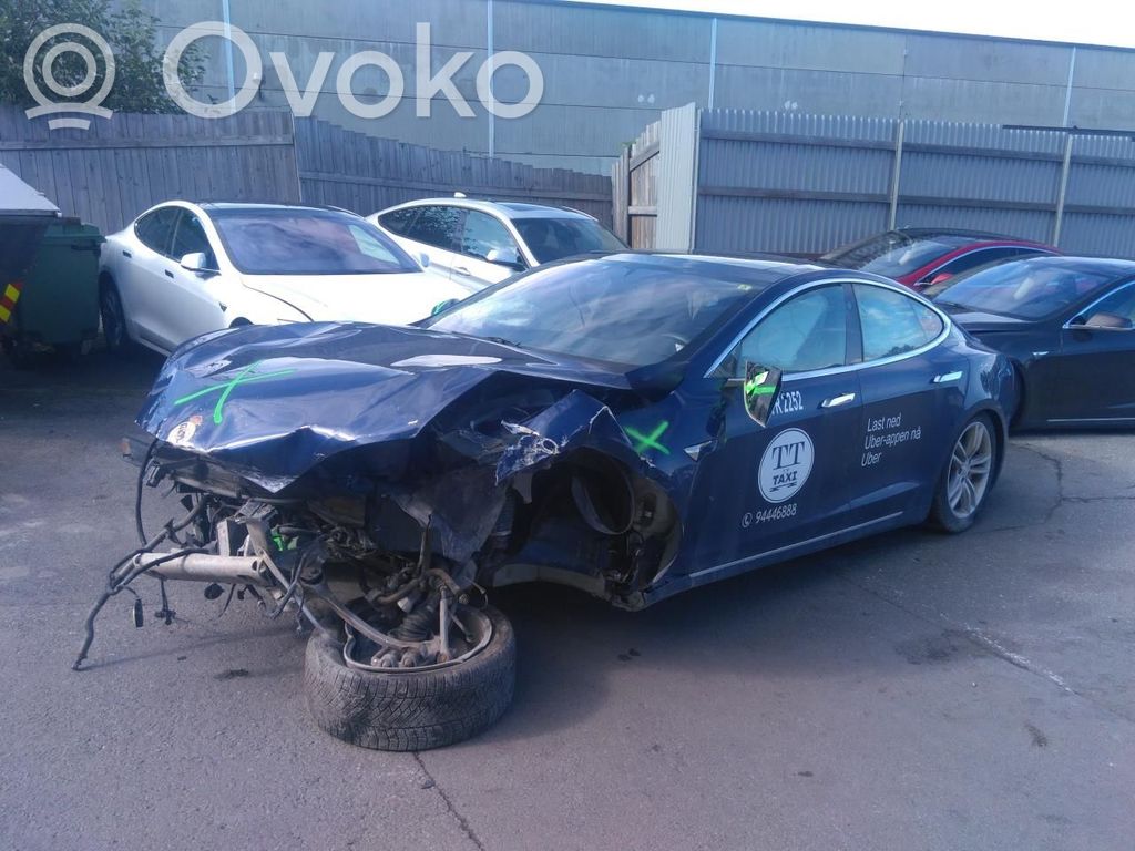 Model S Tesla Model S  104500603B